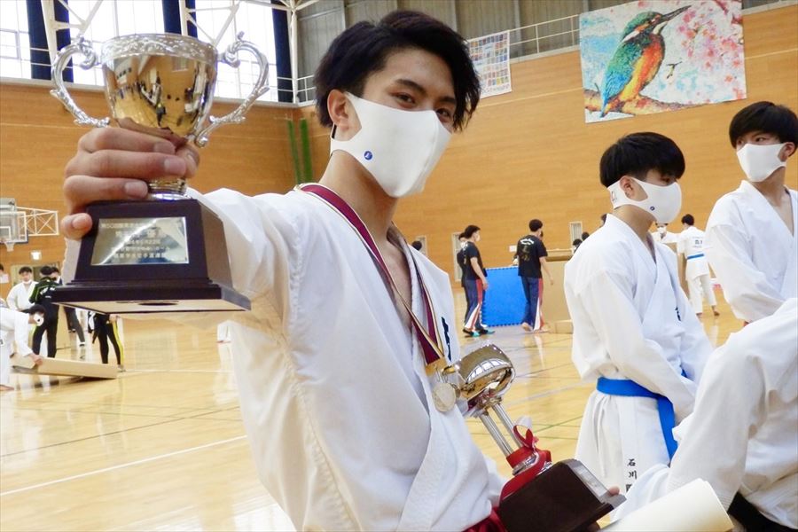 空手道 第50回関東学生空手道選手権大会 主将の伊藤が大健闘し 優勝 3人が全日本への出場権を掴んだ スポーツ法政