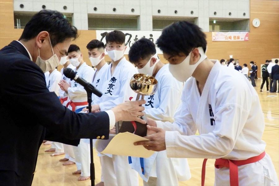 空手道 第50回関東学生空手道選手権大会 主将の伊藤が大健闘し 優勝 3人が全日本への出場権を掴んだ スポーツ法政